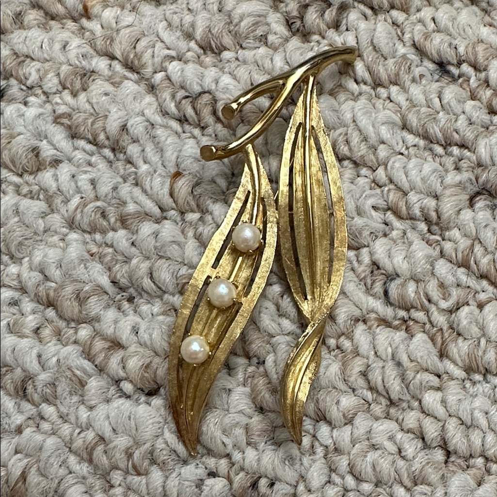Brooks Vintage Pearl Drop Brooch - Women Jewelry Beautiful